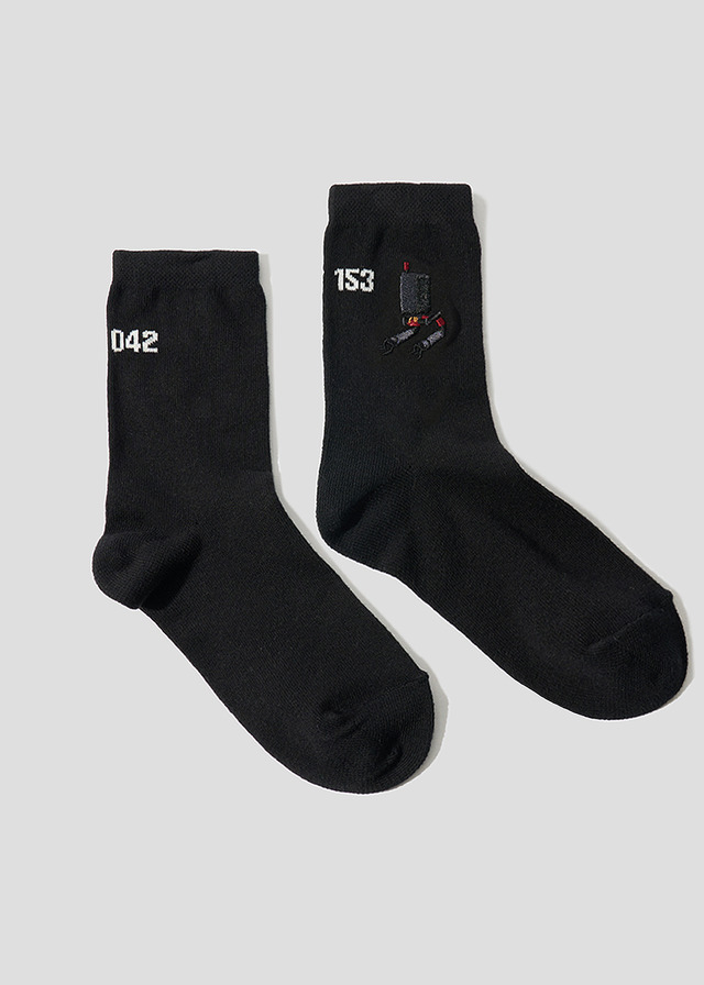 『NieR:Automata』×グラニフ　「随行支援ユニット｜ミドルソックス」