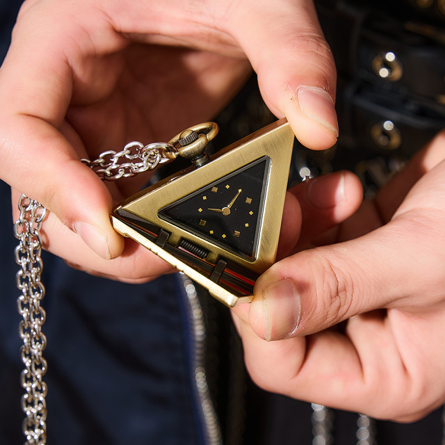 TVアニメ『遊☆戯☆王デュエルモンスターズ』×SuperGroupies　「千年パズル モデル 懐中時計」使用イメージ