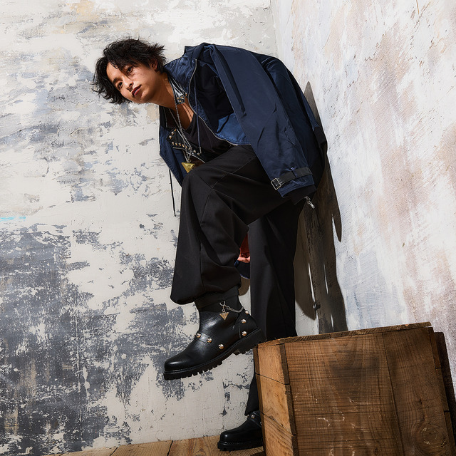 TVアニメ『遊☆戯☆王デュエルモンスターズ』×SuperGroupies　「遊戯 モデル ブーツ」着用イメージ