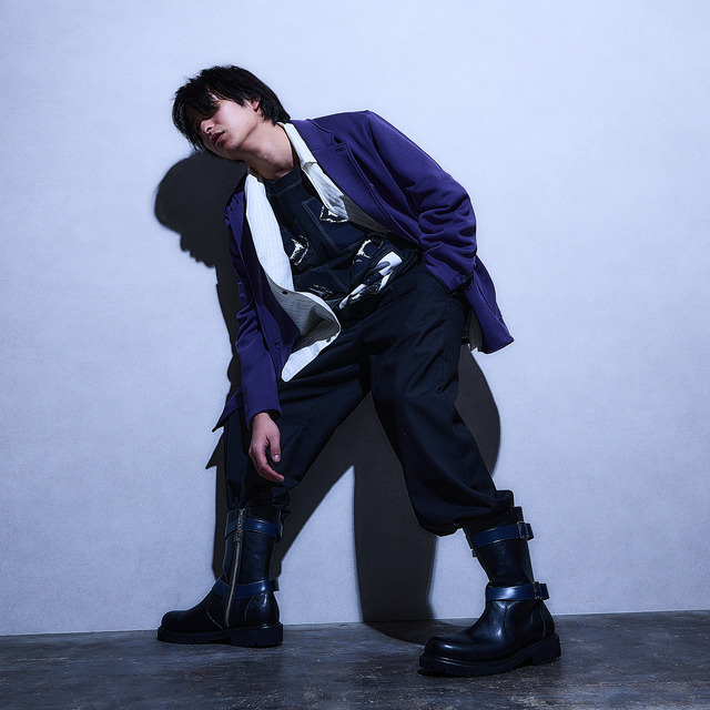 TVアニメ『遊☆戯☆王デュエルモンスターズ』×SuperGroupies　「海馬瀬人 モデル ブーツ」着用イメージ