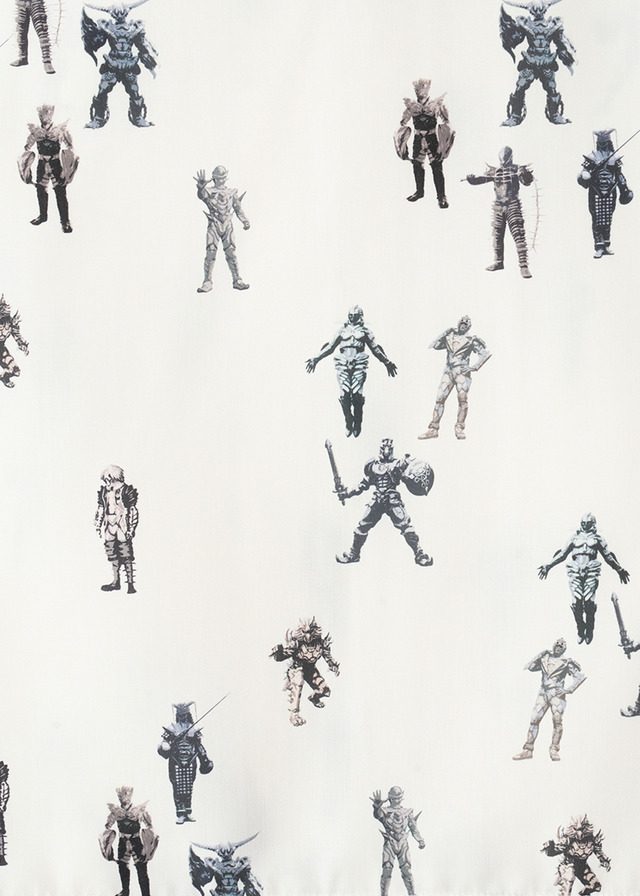 『仮面ライダー』×グラニフ　「オルフェノク｜オープンカラーシャツ」部分アップ