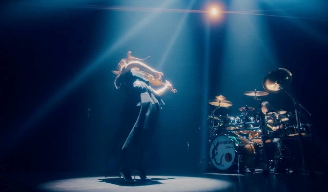 ヴァイオリニスト石川綾子が大学生ドラマーとタッグ　「おそ松さん」公式カバーを披露