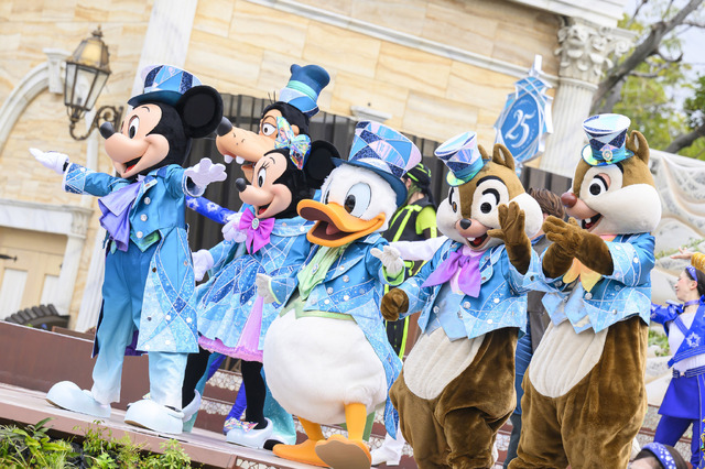 ミッキーたちがTDS25周年衣装で登場！人気ショー「ダンス・ザ・グローブ！」写真解禁