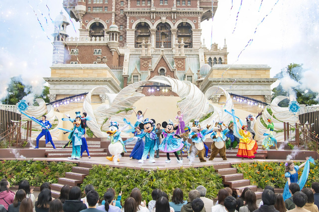 ミッキーたちがTDS25周年衣装で登場！人気ショー「ダンス・ザ・グローブ！」写真解禁