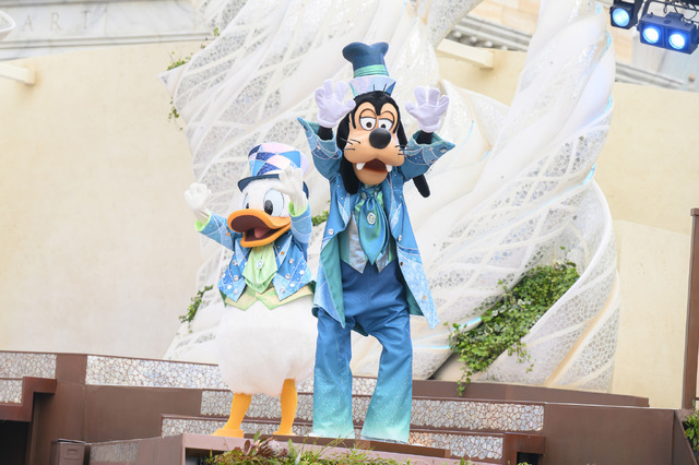 ミッキーたちがTDS25周年衣装で登場！人気ショー「ダンス・ザ・グローブ！」写真解禁