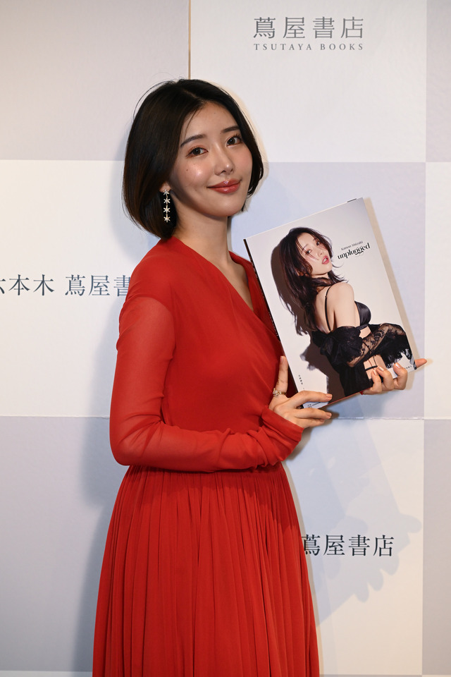 志崎樺音 1st 写真集『unplugged』発売記念イベントスチール