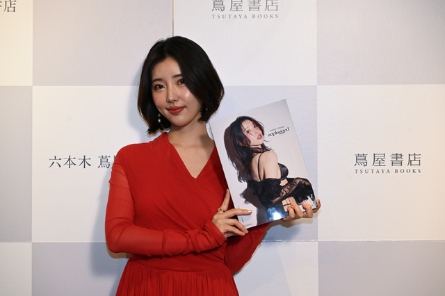 志崎樺音 1st 写真集『unplugged』発売記念イベントスチール