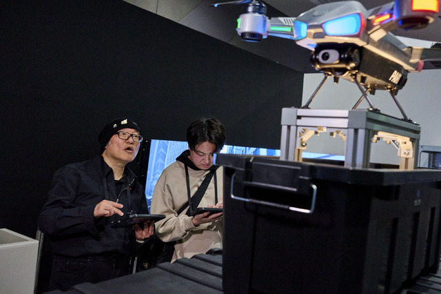 『名探偵コナン』原作者・青山剛昌「名探偵コナン・ワールド」体験の様子