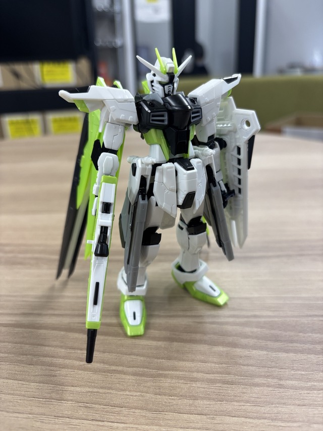 「RG 1/144 フリーダムガンダム -APEX LEGENDS(TM) クリプト Ver.-」