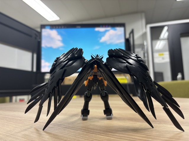 「RG 1/144 ウイングガンダムゼロ EW -APEX LEGENDS(TM) ヴァルキリー Ver.-」