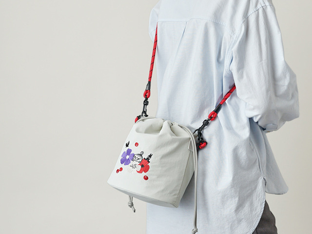 T2Oの新作『ムーミン』のバッグ「リッチな刺繍のトートバッグ RMPK-05」使用イメージ