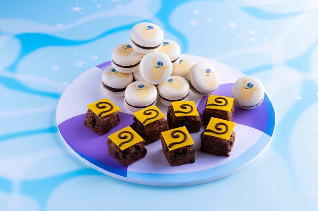 （写真上から）：「ぷかぷかプリンのダークチョコマカロン」「スコーンのしっぽ」