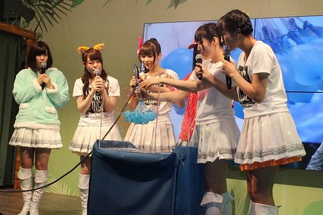 A応Pがイチオシおもちゃを体当たりでプレゼン ライブでは「おそ松さん」OPも披露