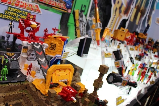 「妖怪ウォッチ」「仮面ライダー」「ウルトラマン」バンダイブースはキッズに人気のおもちゃ大集合@東京おもちゃショー2016