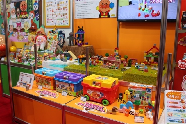 「妖怪ウォッチ」「仮面ライダー」「ウルトラマン」バンダイブースはキッズに人気のおもちゃ大集合@東京おもちゃショー2016