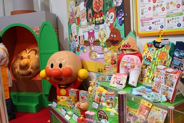「妖怪ウォッチ」「仮面ライダー」「ウルトラマン」バンダイブースはキッズに人気のおもちゃ大集合@東京おもちゃショー2016
