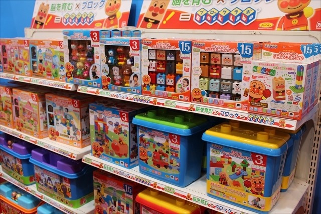 「妖怪ウォッチ」「仮面ライダー」「ウルトラマン」バンダイブースはキッズに人気のおもちゃ大集合@東京おもちゃショー2016