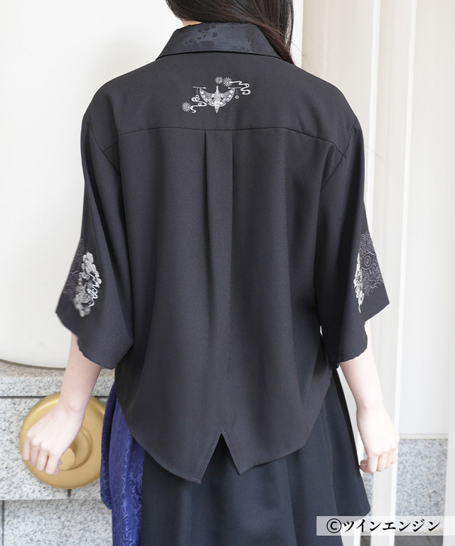『劇場版モノノ怪 第三章 蛇神』× axes femme　「【劇場版モノノ怪】刺繍ブラウス」着用イメージ