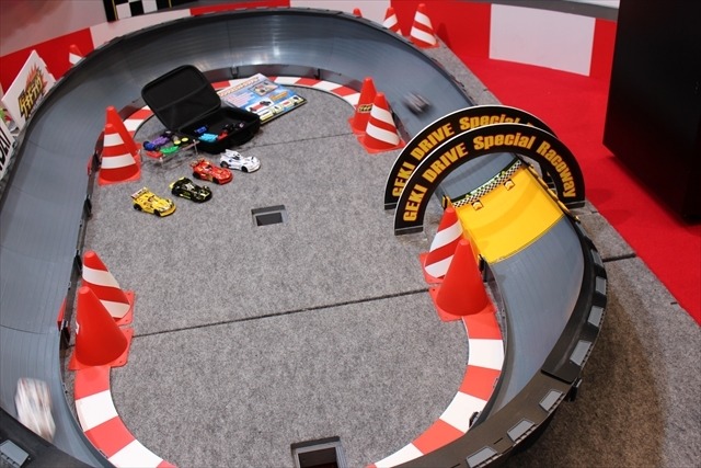 「妖怪ウォッチ」「仮面ライダー」「ウルトラマン」バンダイブースはキッズに人気のおもちゃ大集合@東京おもちゃショー2016