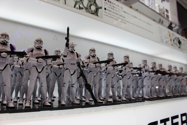 「ゴジラ」「セーラームーン」「スターウォーズ」バンダイブースは大人が楽しめるフィギュアで満載@東京おもちゃショー2016