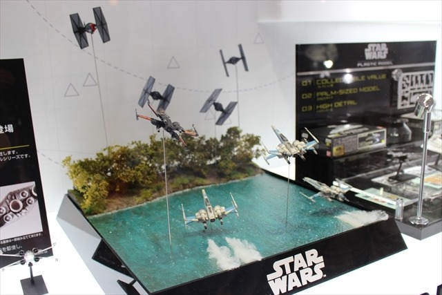 「ゴジラ」「セーラームーン」「スターウォーズ」バンダイブースは大人が楽しめるフィギュアで満載@東京おもちゃショー2016