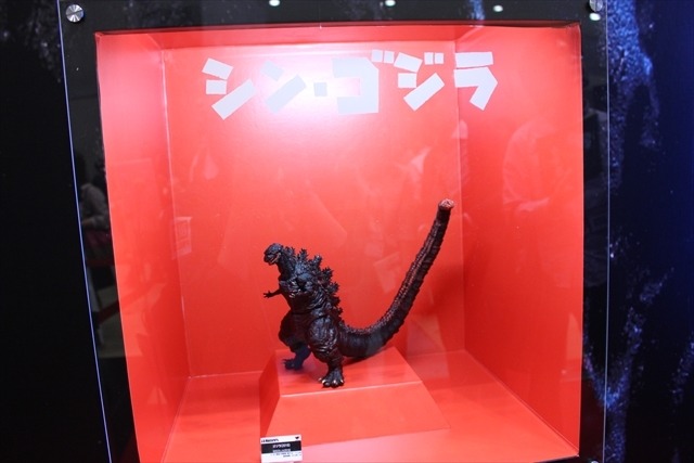 「ゴジラ」「セーラームーン」「スターウォーズ」バンダイブースは大人が楽しめるフィギュアで満載@東京おもちゃショー2016