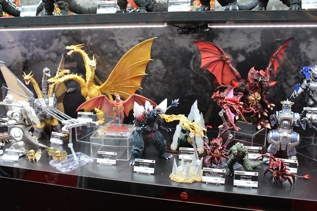 「ゴジラ」「セーラームーン」「スターウォーズ」バンダイブースは大人が楽しめるフィギュアで満載@東京おもちゃショー2016