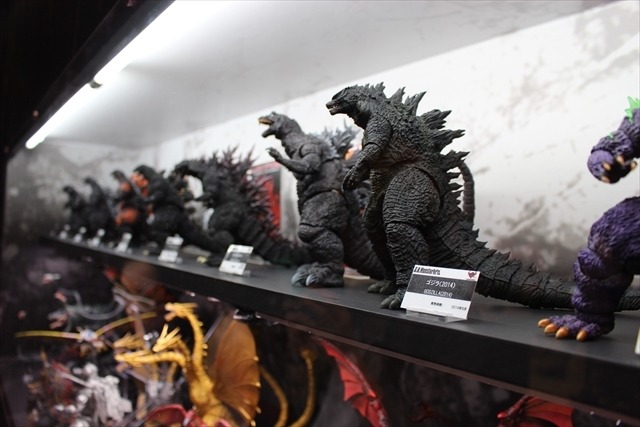 「ゴジラ」「セーラームーン」「スターウォーズ」バンダイブースは大人が楽しめるフィギュアで満載@東京おもちゃショー2016