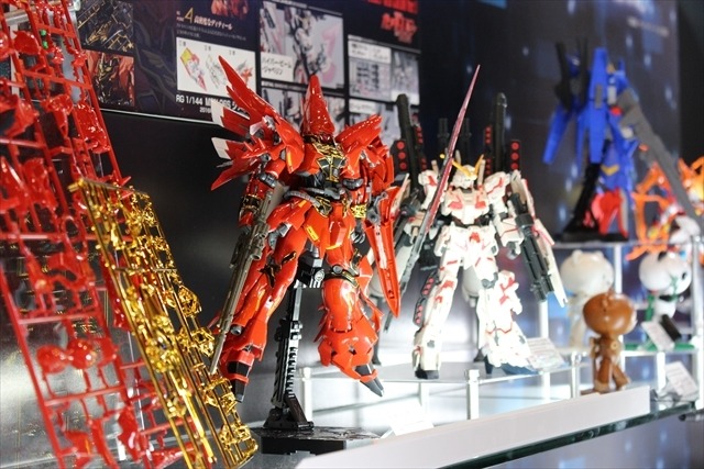 「ゴジラ」「セーラームーン」「スターウォーズ」バンダイブースは大人が楽しめるフィギュアで満載@東京おもちゃショー2016