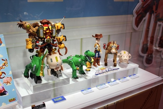 「ゴジラ」「セーラームーン」「スターウォーズ」バンダイブースは大人が楽しめるフィギュアで満載@東京おもちゃショー2016