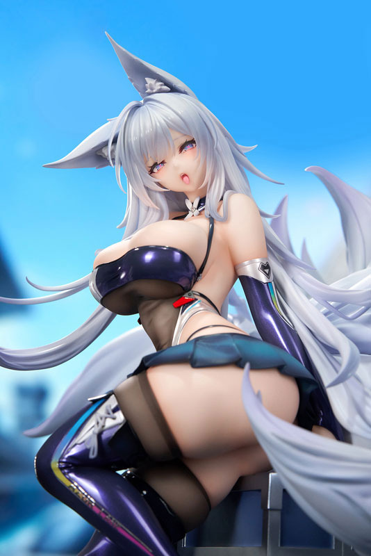 「アズールレーン 信濃 寝待の銀輿Ver. 1/7スケール 完成品フィギュア」