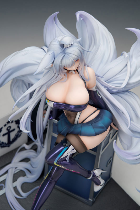 「アズールレーン 信濃 寝待の銀輿Ver. 1/7スケール 完成品フィギュア」