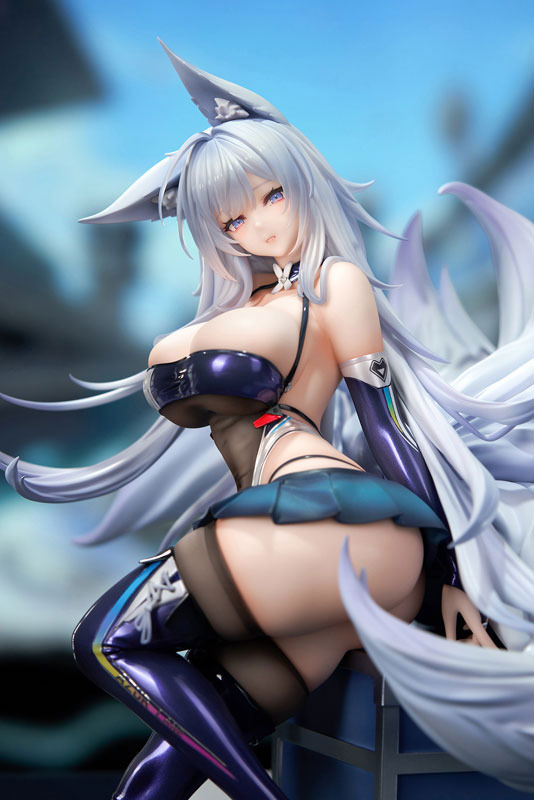 「アズールレーン 信濃 寝待の銀輿Ver. 1/7スケール 完成品フィギュア」