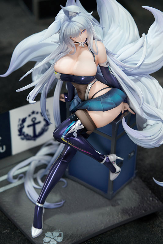 「アズールレーン 信濃 寝待の銀輿Ver. 1/7スケール 完成品フィギュア」