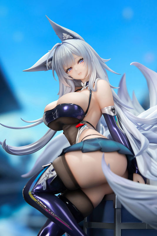 「アズールレーン 信濃 寝待の銀輿Ver. 1/7スケール 完成品フィギュア」