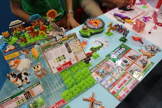 VRデバイス「BotsNewVR」や「おえかきアーティスト」など盛りだくさん メガハウスブース@東京おもちゃショー2016