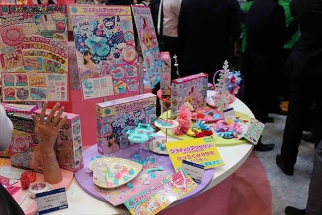 VRデバイス「BotsNewVR」や「おえかきアーティスト」など盛りだくさん メガハウスブース@東京おもちゃショー2016