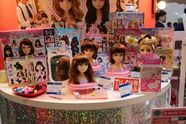 VRデバイス「BotsNewVR」や「おえかきアーティスト」など盛りだくさん メガハウスブース@東京おもちゃショー2016