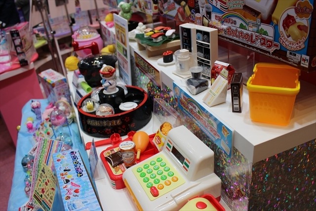 VRデバイス「BotsNewVR」や「おえかきアーティスト」など盛りだくさん メガハウスブース@東京おもちゃショー2016