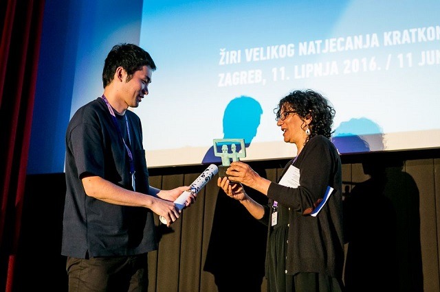 折笠監督受賞風景