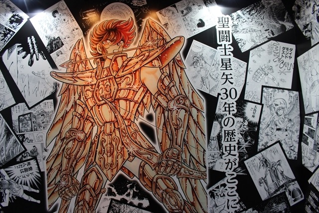 「聖闘士星矢30周年展」レポート 車田正美の原画や黄金聖衣12体が勢揃い