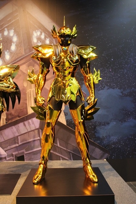 「聖闘士星矢30周年展」レポート 車田正美の原画や黄金聖衣12体が勢揃い