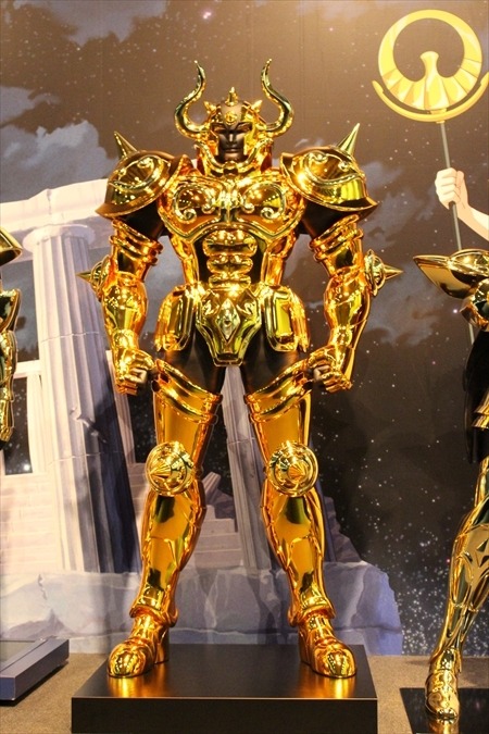 「聖闘士星矢30周年展」レポート 車田正美の原画や黄金聖衣12体が勢揃い