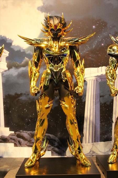 「聖闘士星矢30周年展」レポート 車田正美の原画や黄金聖衣12体が勢揃い