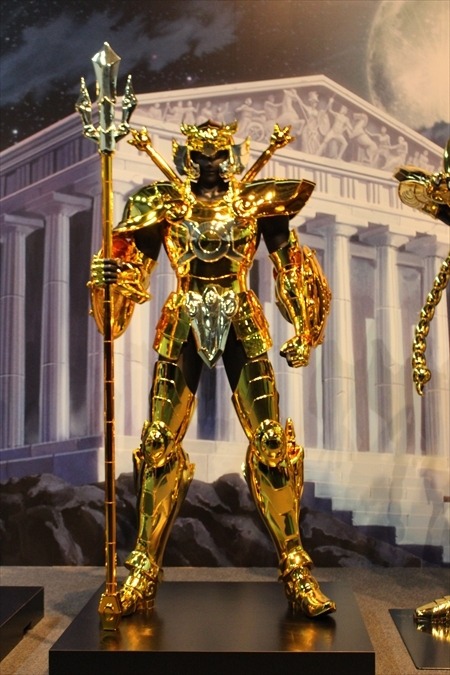 「聖闘士星矢30周年展」レポート 車田正美の原画や黄金聖衣12体が勢揃い