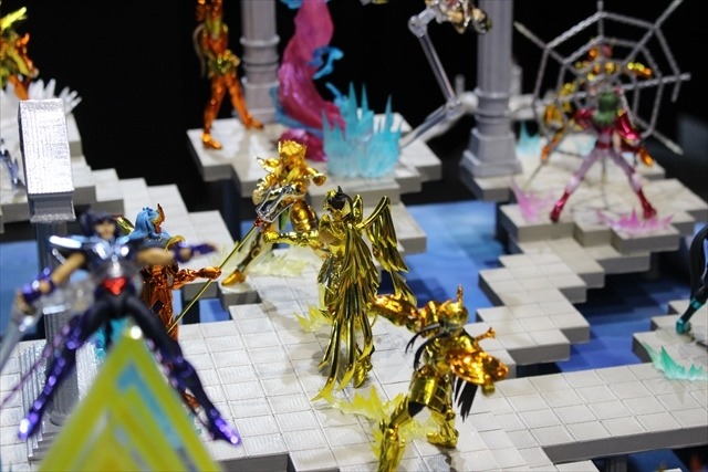 「聖闘士星矢30周年展」レポート 車田正美の原画や黄金聖衣12体が勢揃い