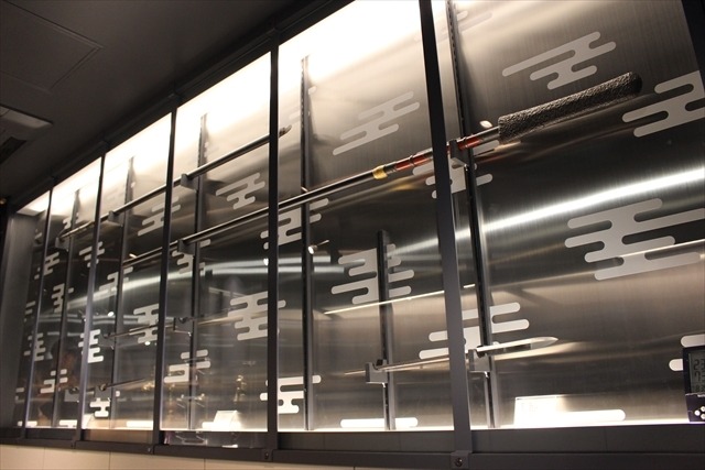 「刀剣茶寮」秋葉原にオープン　刀剣を眺めながら美味しいご飯に舌鼓