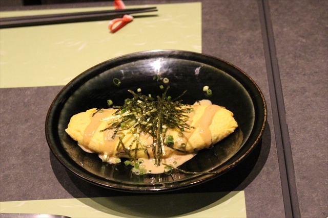 「刀剣茶寮」秋葉原にオープン　刀剣を眺めながら美味しいご飯に舌鼓