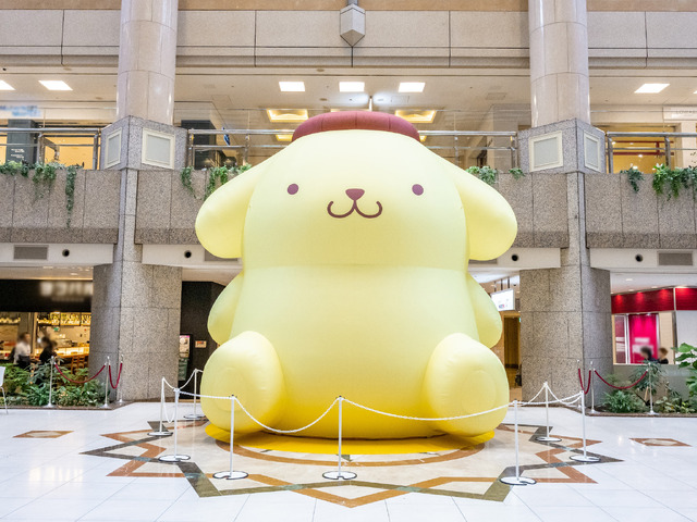 「ランドマークプラザ」ポムポムプリン巨大バルーン