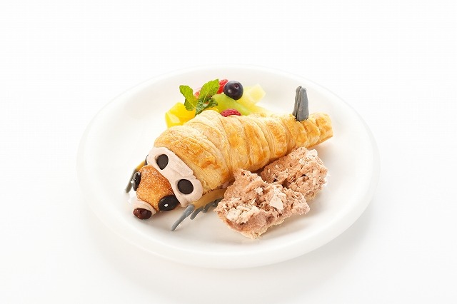 池袋サンシャインシティに巨大なゴジラの足　「シン・ゴジラ」公開を記念した企画